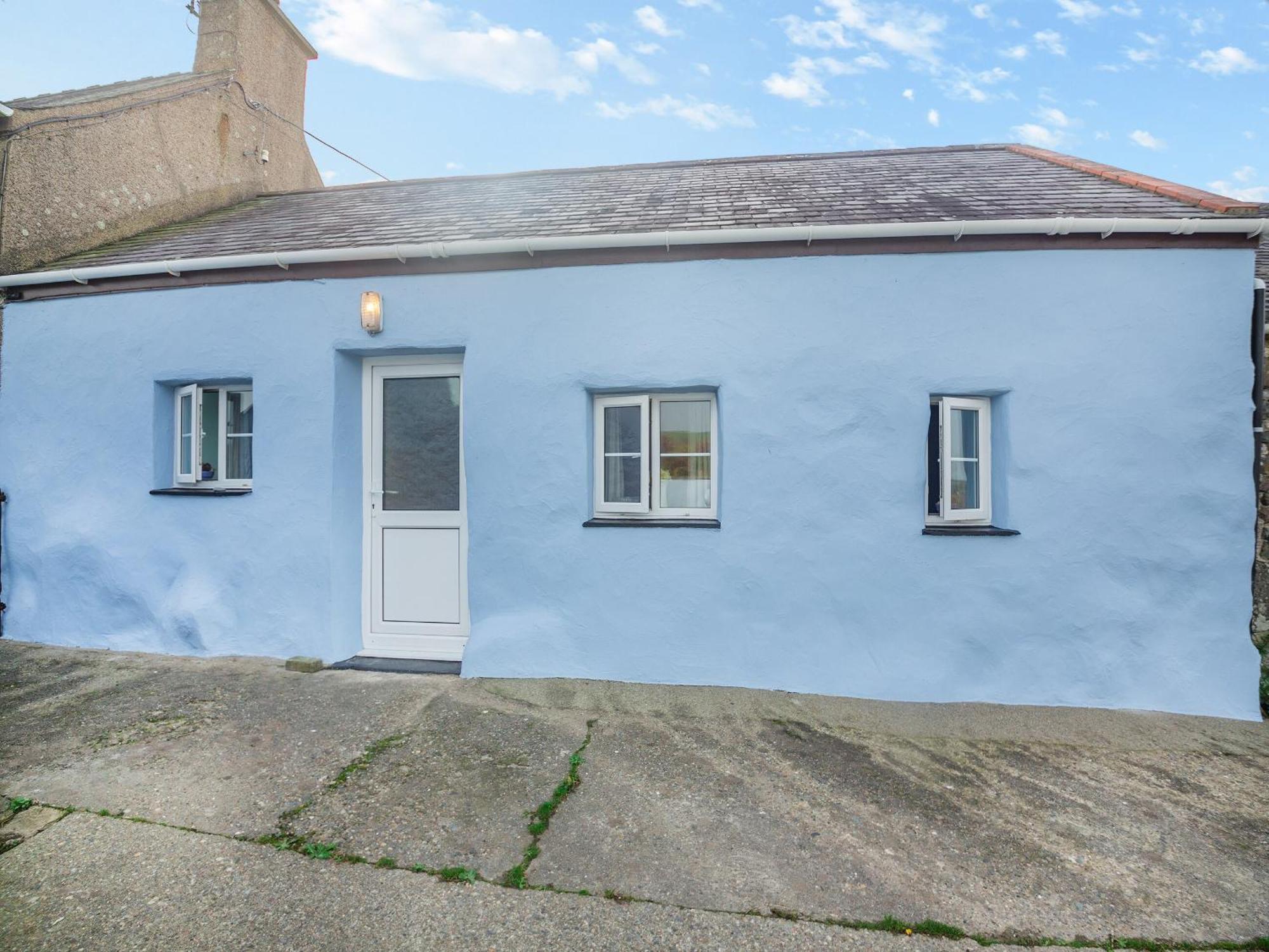Ty Canol Holiday home